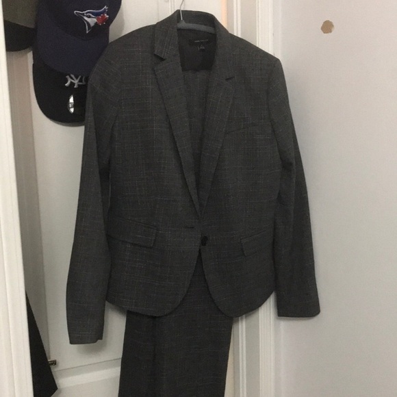 NWOT ANN TAYLOR GREY MATCHING SUIT SIZE 6 and 8 - Picture 2 of 7